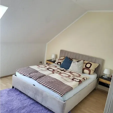 Einfamilienhaus Mit Zwei Separaten Zimmern In Spelle, Niedersachsen De *