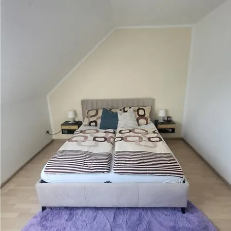 Einfamilienhaus Mit Zwei Separaten Zimmern In Spelle, Niedersachsen De *