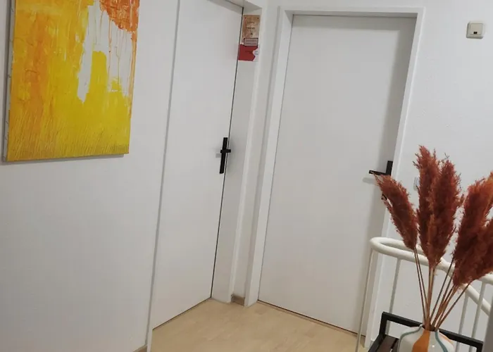 Einfamilienhaus Mit Zwei Separaten Zimmern In Spelle, Niedersachsen De Apartment